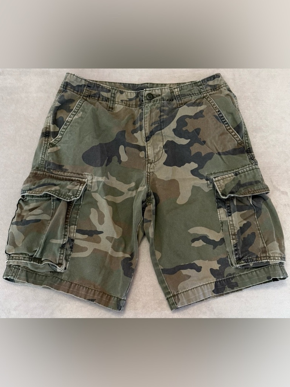 Old Navy Men’s Cargo Shorts Size 32 Camo 6 Pocket Cotton Casual Outdoor GUC